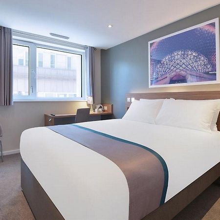 Travelodge London City Exterior photo