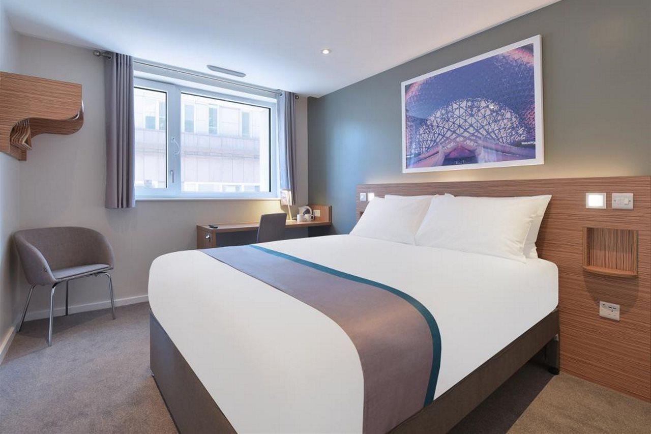 Travelodge London City Exterior photo