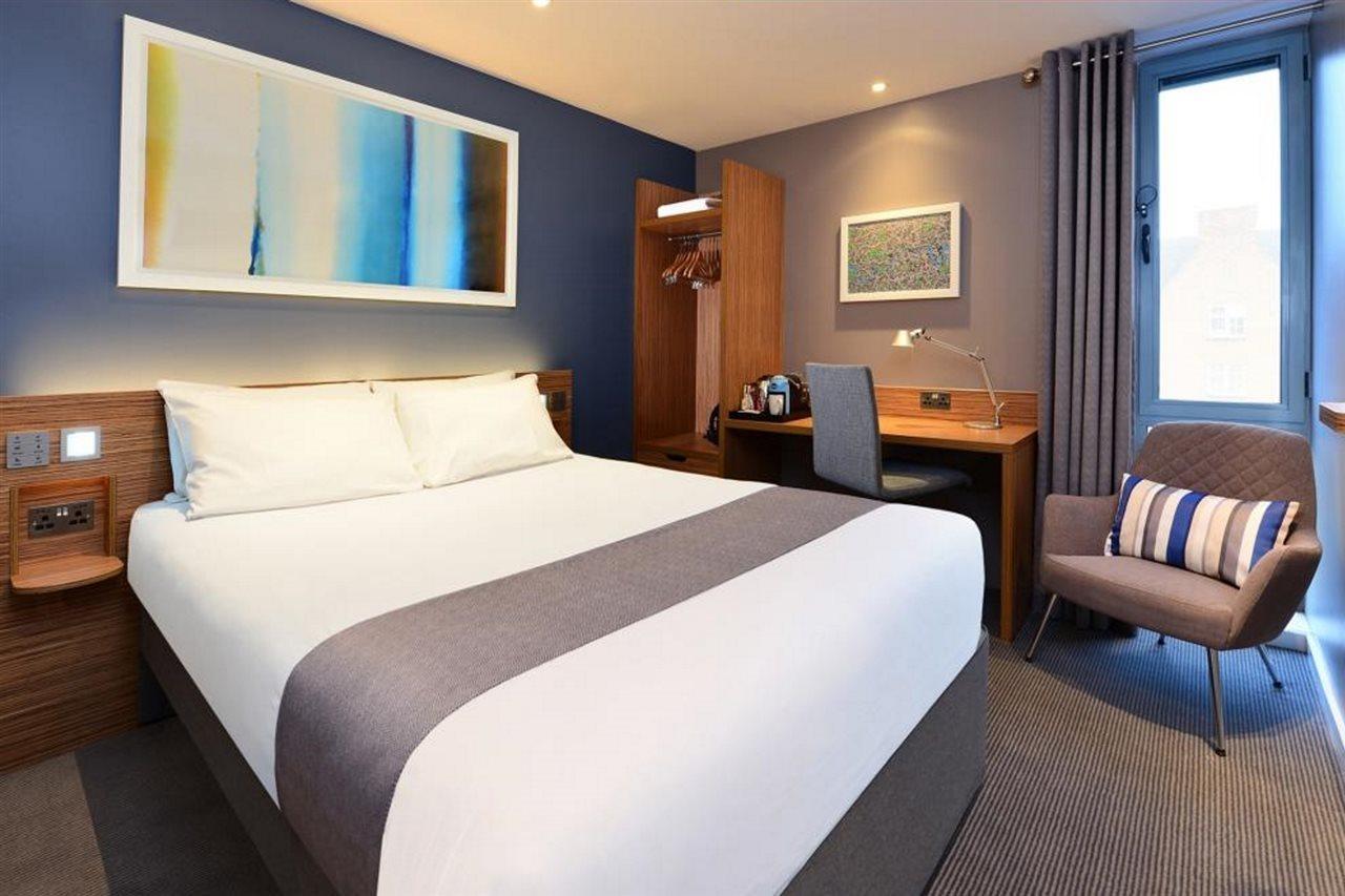 Travelodge London City Exterior photo