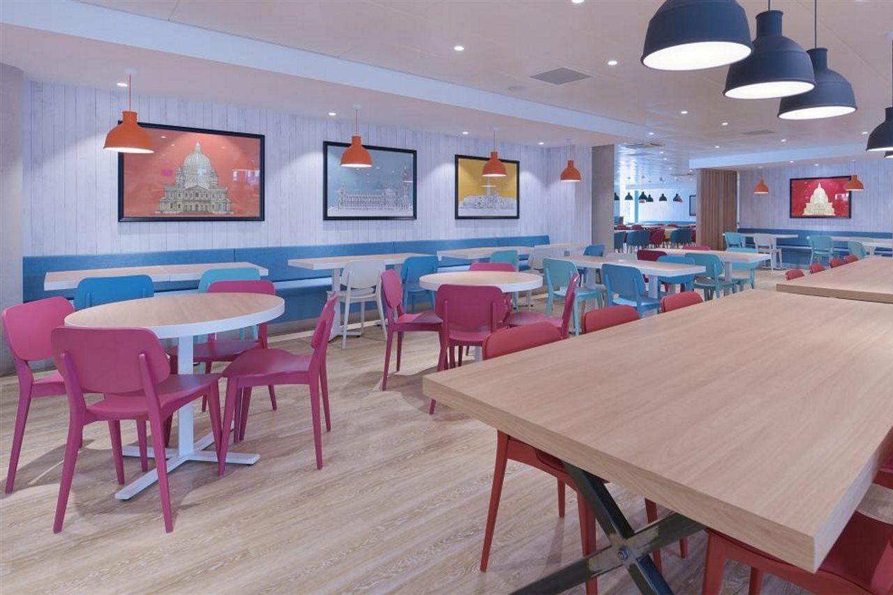 Travelodge London City Exterior photo
